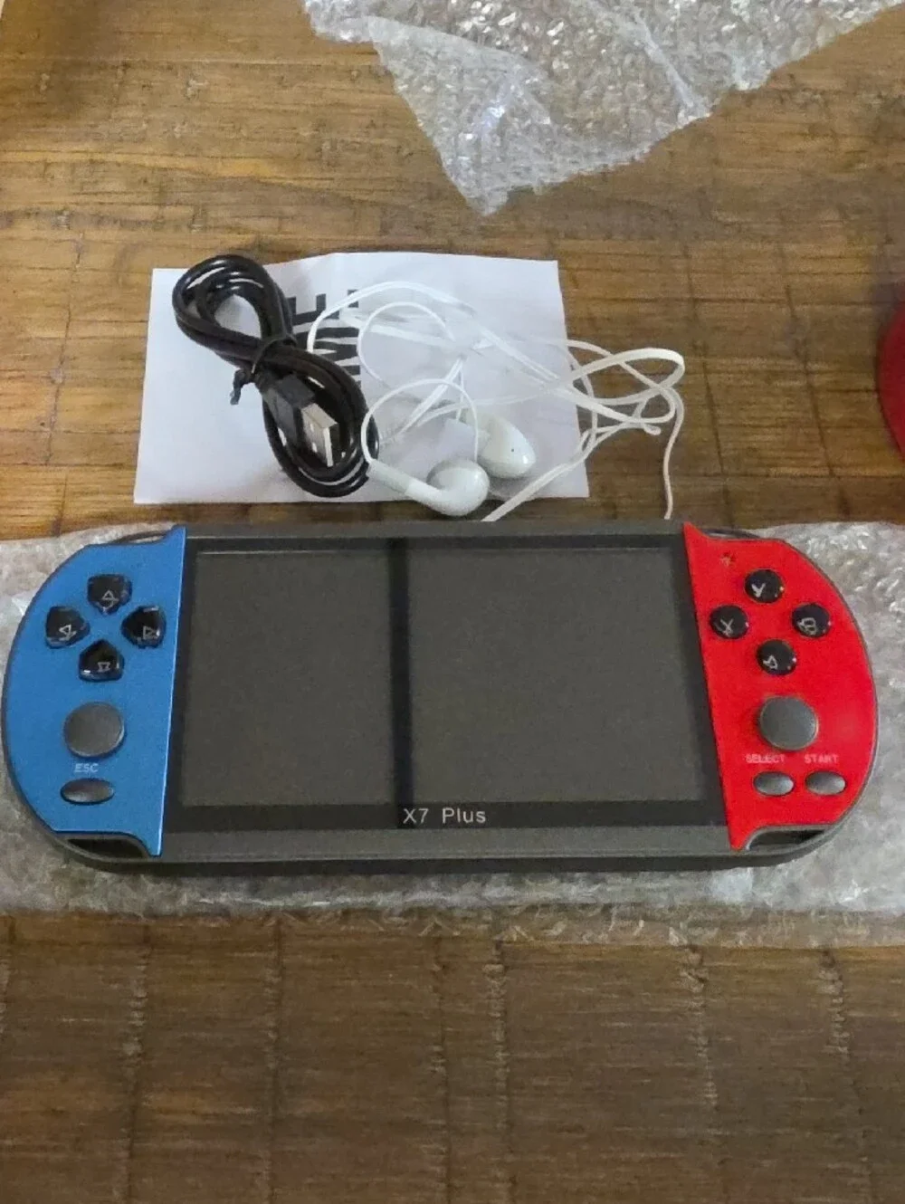 Retro gaming console with 5.1-inch IPS HD display